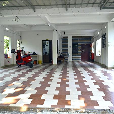 Nirupama,Hotel Aluva 700 Mtr From Aluva Railway Station Alwaye Екстер'єр фото