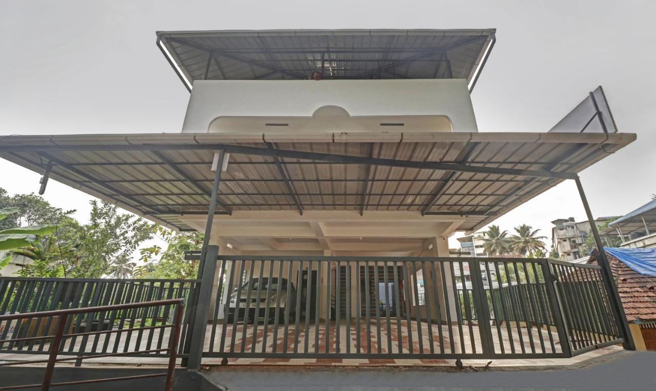 Nirupama,Hotel Aluva 700 Mtr From Aluva Railway Station Alwaye Екстер'єр фото