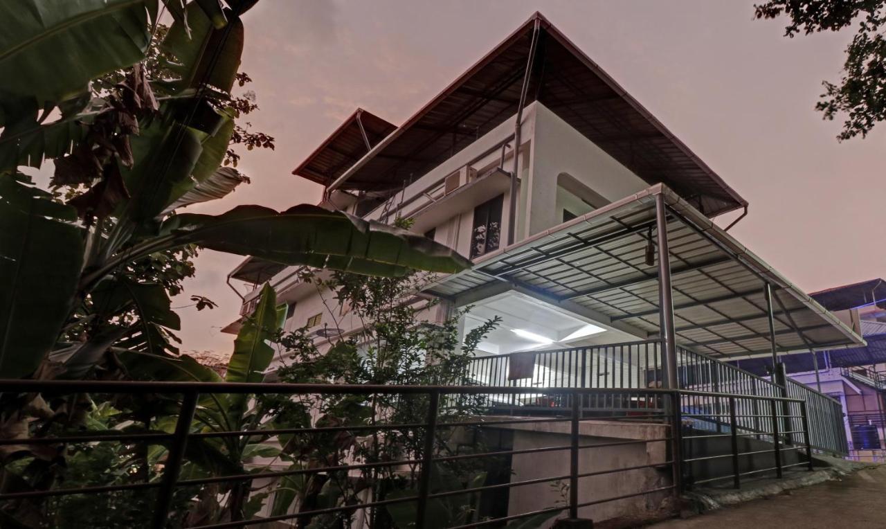 Nirupama,Hotel Aluva 700 Mtr From Aluva Railway Station Alwaye Екстер'єр фото