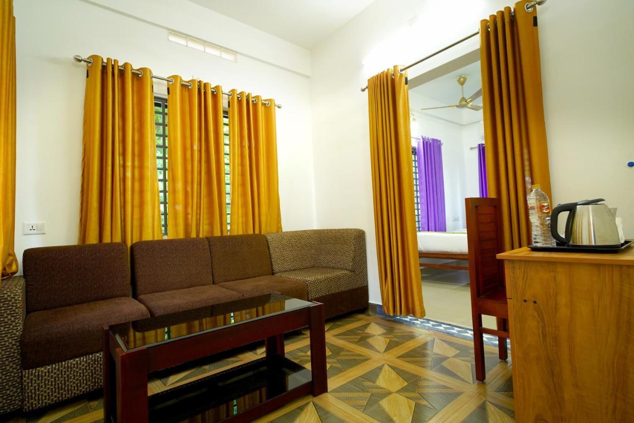 Nirupama,Hotel Aluva 700 Mtr From Aluva Railway Station Alwaye Екстер'єр фото