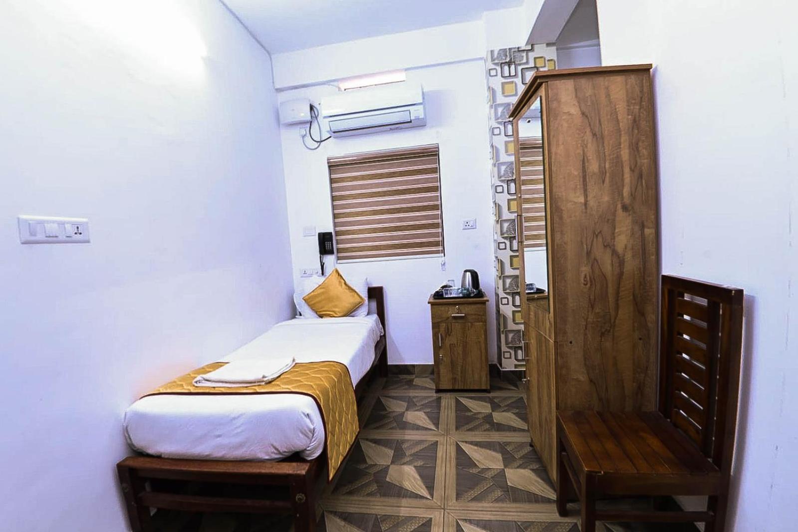 Nirupama,Hotel Aluva 700 Mtr From Aluva Railway Station Alwaye Екстер'єр фото